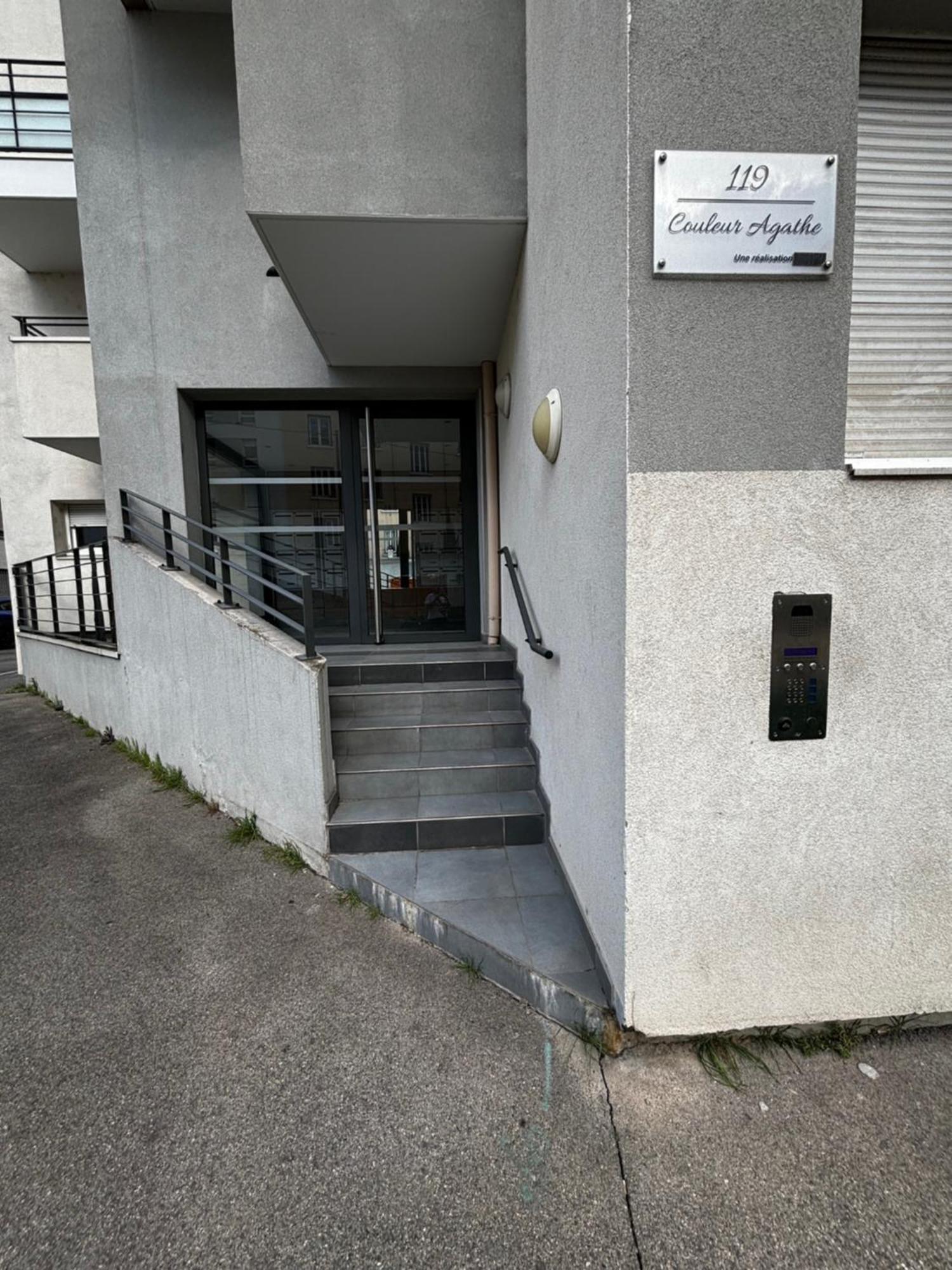 L'Havana : Proche Gare Partdieu / Aeroport / Groupama Stadium Villeurbanne Bagian luar foto